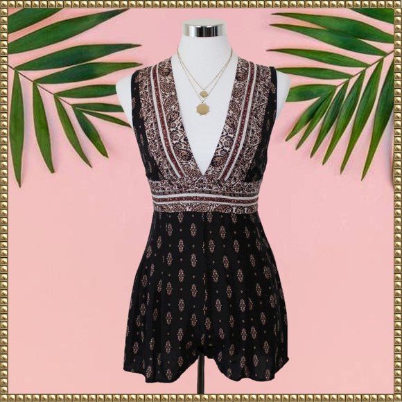 Ecote Pants - Urban Outfitters Ecote Black Floral Paisley Romper Size 0
